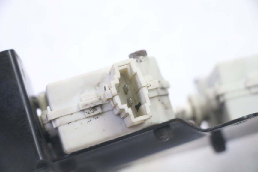 photo de SITZBANKSCHLOSS MOTOR  PIAGGIO XEVO - X EVO 125 (2007 - 2017) - Technische Nahaufnahme