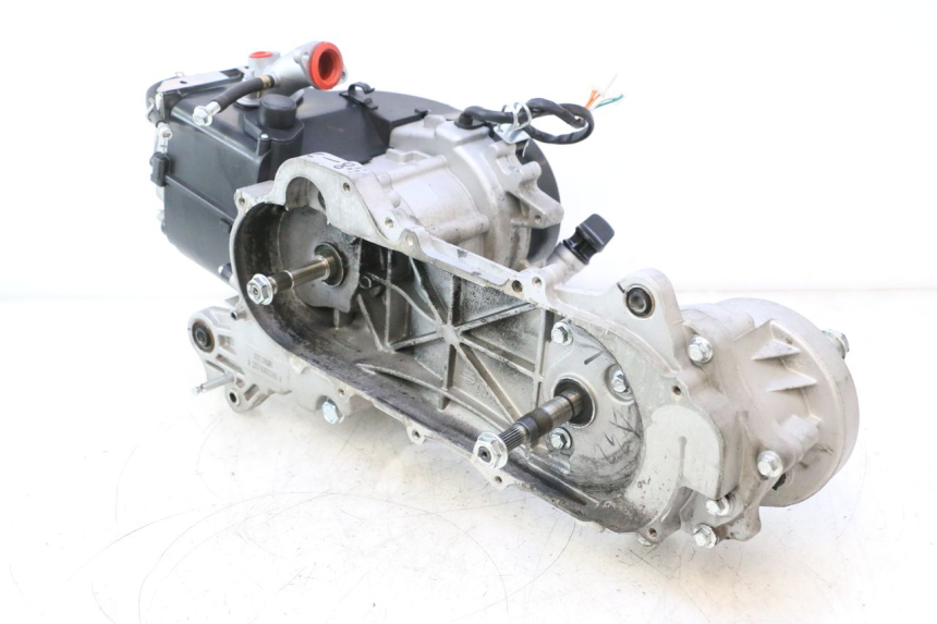 photo de MOTOR JM MOTORS R-MAX TECH 50 (2024 - 2026) - Oberflächenzustand und Material