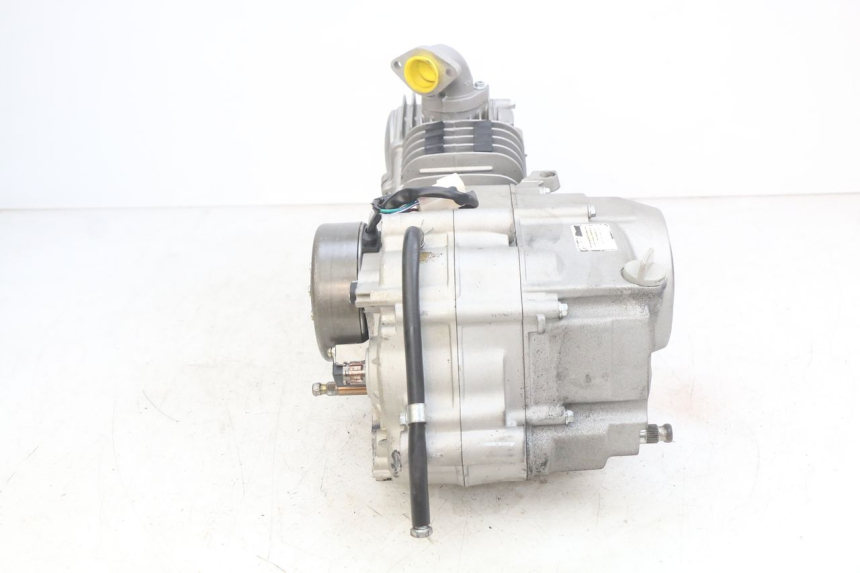 photo de MOTOR YCF R-START 125 - Oberflächenzustand und Material