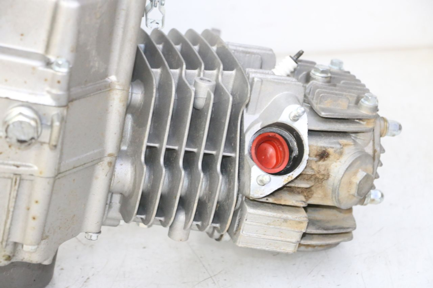 photo de MOTOR APOLLO RFZ 125 - Alternative Perspektive