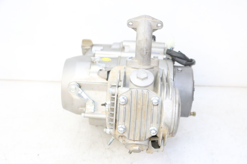 photo de MOTOR APOLLO RFZ 125 - Details der Befestigungspunkte