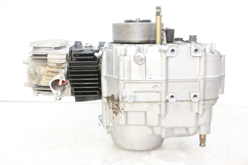 photo de MOTOR APOLLO RFZ 125 - Details der Befestigungspunkte