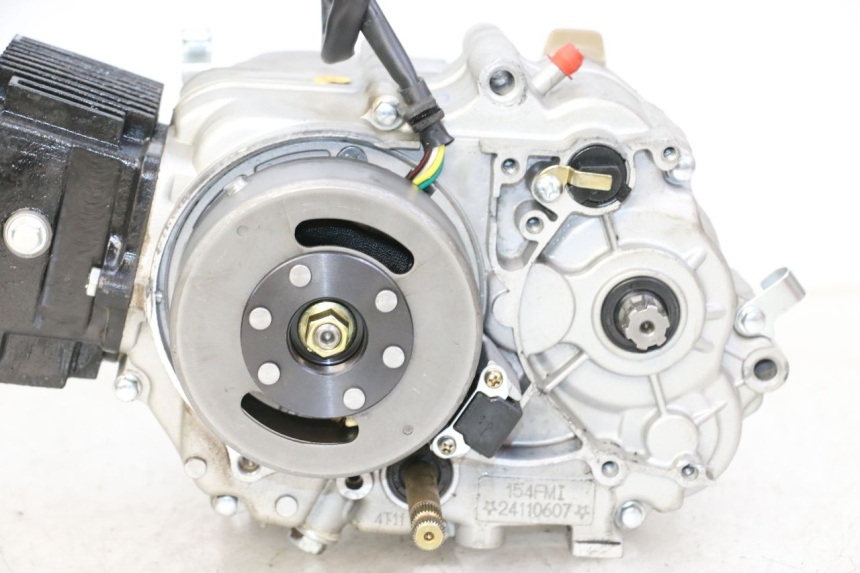 photo de MOTOR APOLLO RFZ 125 - Fokus auf die Struktur