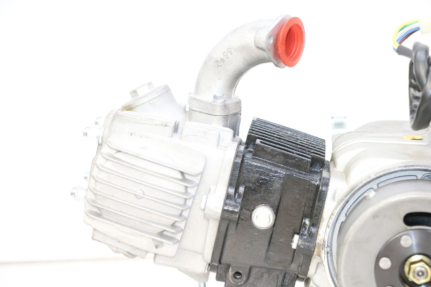 photo de MOTOR APOLLO RFZ 125 - Alternativer Blickwinkel