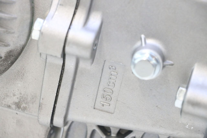 photo de MOTOR APOLLO RFZ 150 - Alternativer Blickwinkel