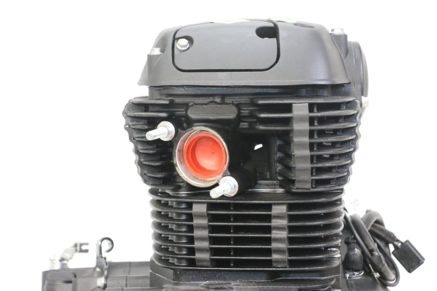 photo de MOTOR ROYAL ENFIELD SCRAM 411 (2022 - 2024) - Zoom auf Komponenten