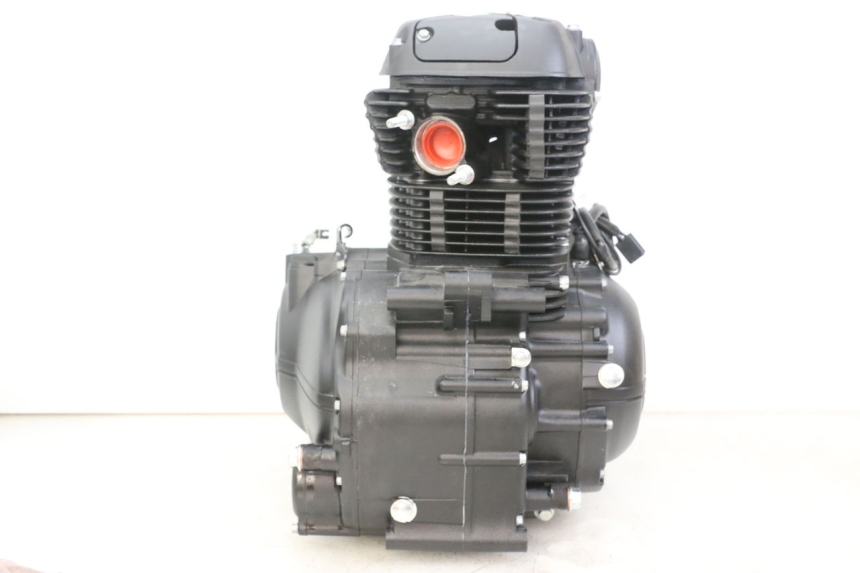 photo de MOTOR ROYAL ENFIELD SCRAM 411 (2022 - 2024) - Hochauflösende Nahaufnahme