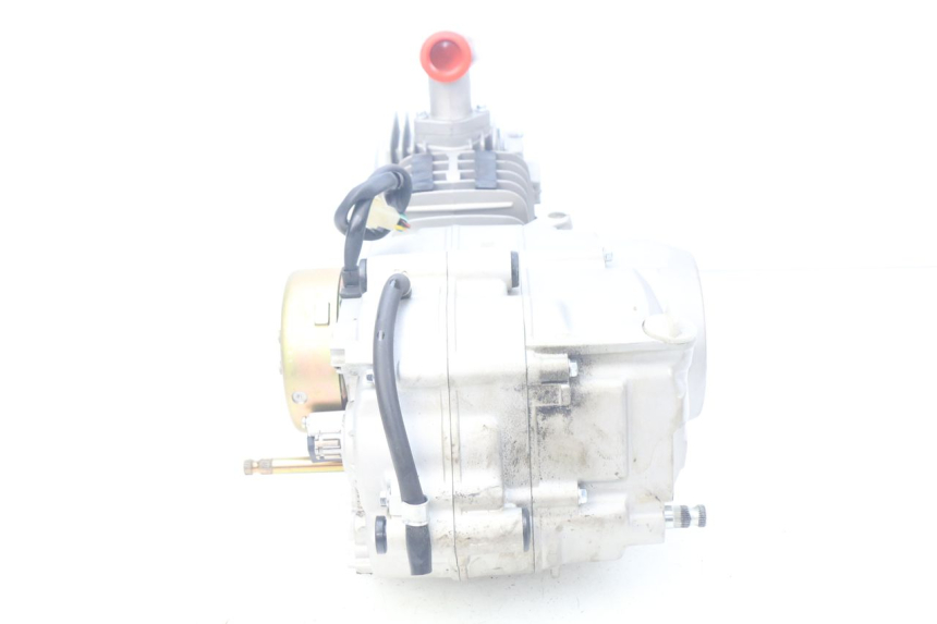 photo de MOTOR APOLLO RXF 125 - Details der Befestigungspunkte