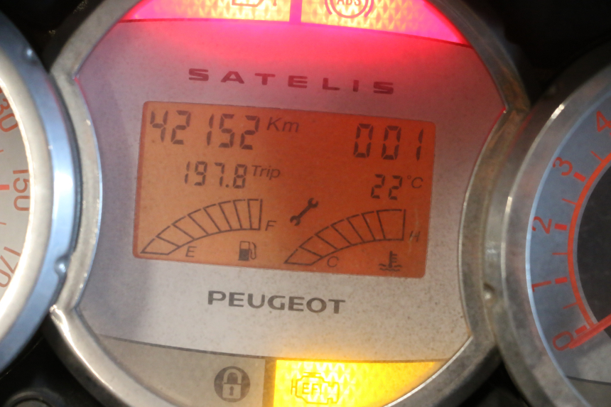 photo de MOTOR PEUGEOT SATELIS 125 (2006 - 2009) - Zoom auf Gebrauchszustand