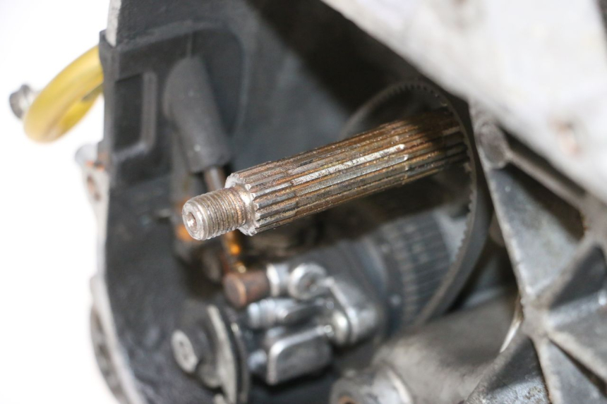 photo de MOTOR APRILIA SR MOTARD 50 (2012 - 2018) - Details der Befestigungspunkte