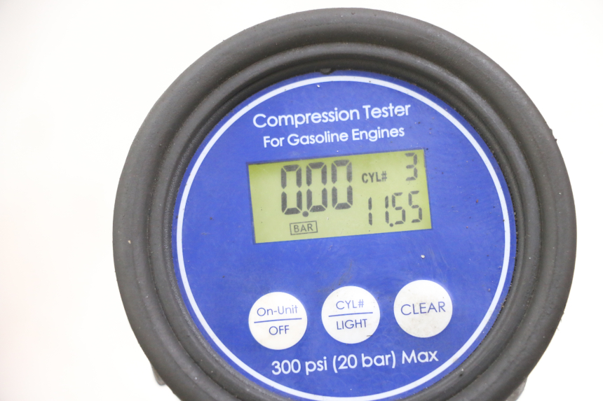 photo de MOTOR SUZUKI GSX F GSXF 650 (2007 - 2015) - Details der Befestigungspunkte