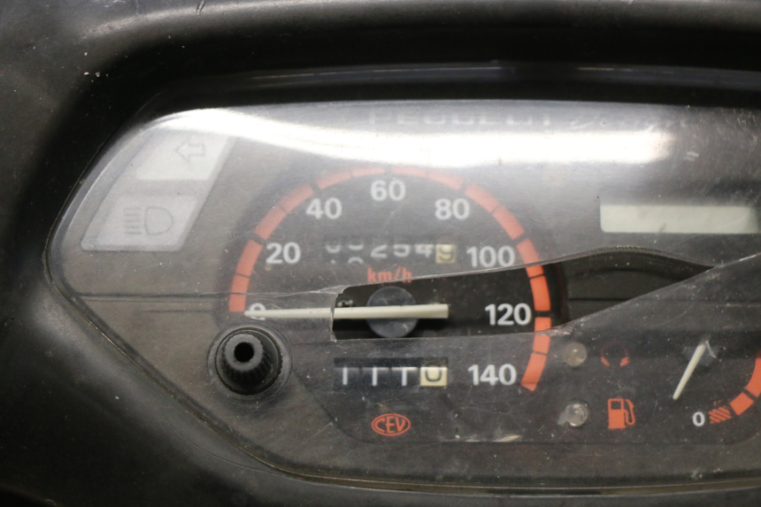 photo de MOTOR PEUGEOT SV 80 (1993 - 1997) - Fokus auf die Struktur