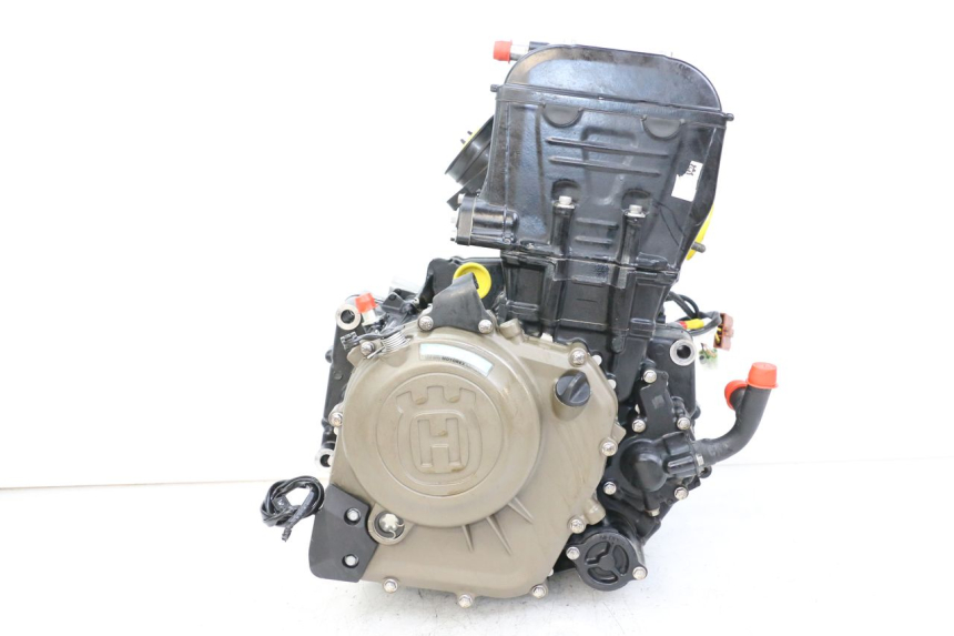 photo de MOTOR HUSQVARNA SVARTPILEN 401 (2018 - 2023) - Fokus auf die Struktur