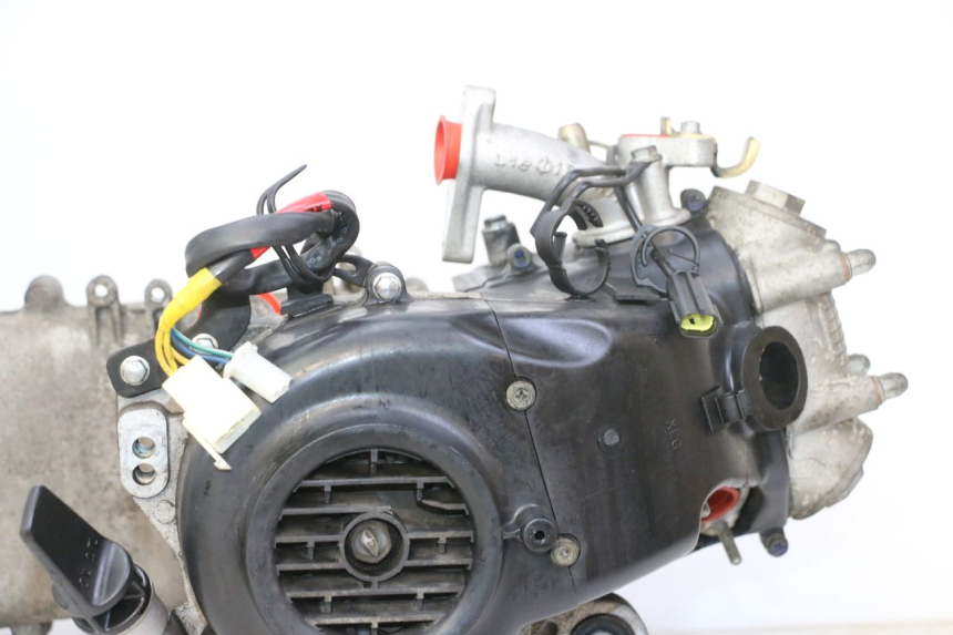 photo de MOTOR PEUGEOT TWEET PRO EFI 4T 50 (2021 - 2022) - Detaillierte Sichtprüfung