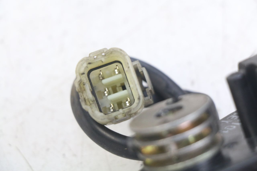 photo de MOTOR AUSPUFFVENTIL HONDA FES PANTHEON 2T 125 (1998 - 2002) - Technische Nahaufnahme