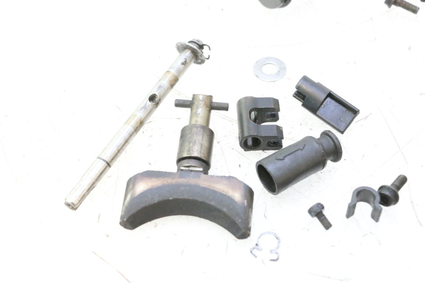 photo de AUSPUFFKLAPPE MOTOR YAMAHA WAVE RUNNER GP R 1200 (2000 - 2003) - Weitere Ansicht des Artikels