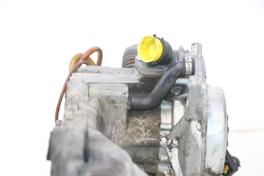 photo de MOTOR PIAGGIO VESPA LX 2T 50 (2005 - 2013) - Alternative Perspektive