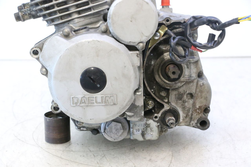 photo de MOTOR DAELIM VJ ROADWIN 125 (2004 - 2007) - Detaillierte Sichtprüfung