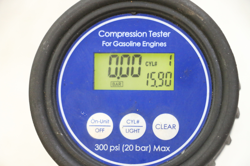 photo de MOTOR YAMAHA XJ6 ABS 600 (2008 - 2016) - Details der Befestigungspunkte