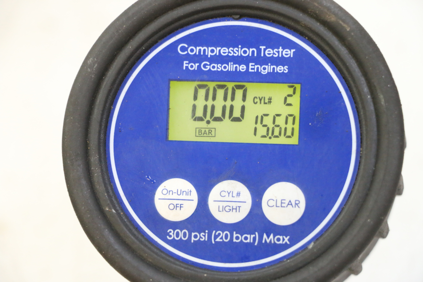 photo de MOTOR YAMAHA XJ6 ABS 600 (2008 - 2016) - Oberflächenzustand und Material