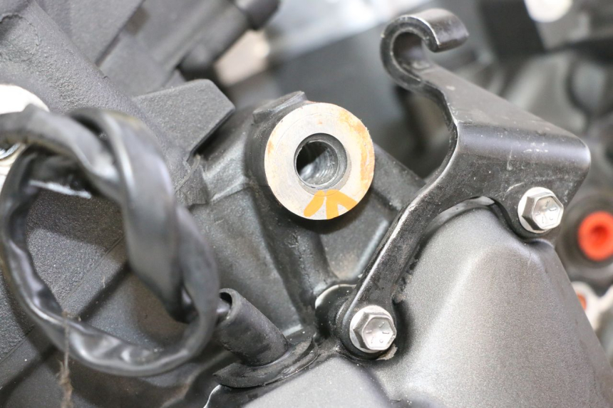 photo de MOTOR YAMAHA XJ6 ABS 600 (2008 - 2016) - Details der Befestigungspunkte