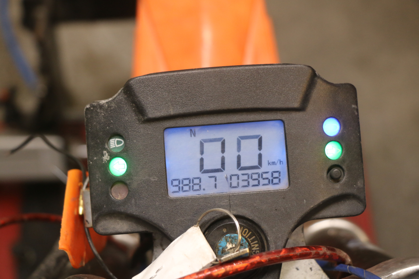 photo de MOTOR ZHEJIANG XMOTOS XB-81 50 - Detaillierte Sichtprüfung