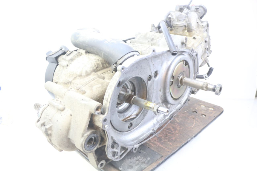photo de MOTOR YAMAHA XP T-MAX TMAX ABS 500 (2004 - 2007) - Hochauflösende Nahaufnahme