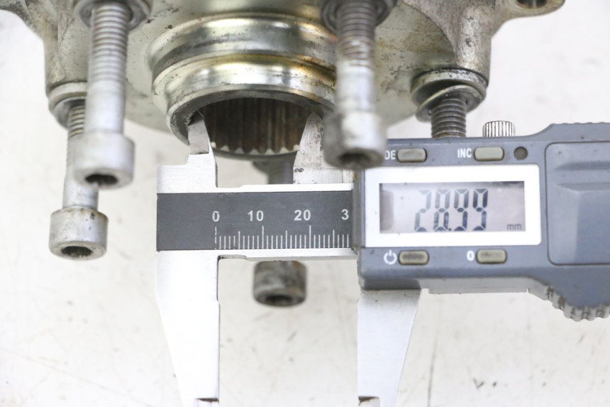 photo de RADNABE HINTER PIAGGIO VESPA GRANTURISMO 200 (2004 - 2005) - Detailansicht des Bauteils