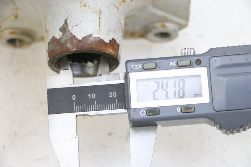 photo de RADNABE HINTER HYTRACK S 150 (2003 - 2011) - Detailansicht des Bauteils