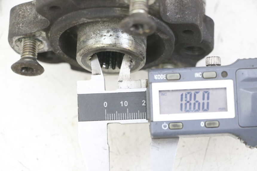 photo de RADNABE HINTER PEUGEOT SATELIS 125 (2013 - 2018) - Detailansicht des Bauteils