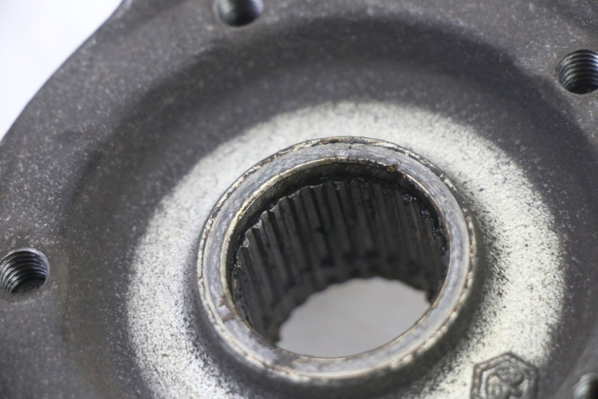 photo de RADNABE HINTER PEUGEOT SATELIS 250 (2006 - 2012) - Details der Befestigungspunkte