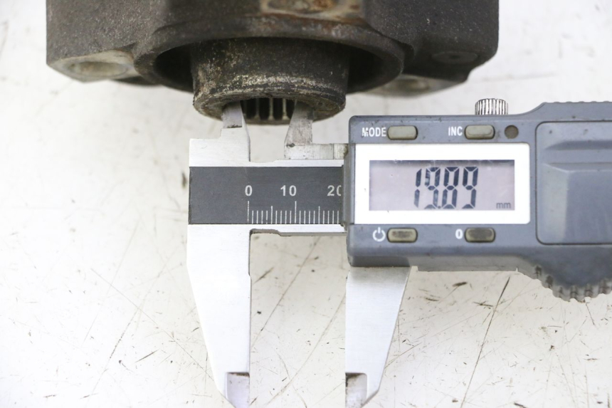 photo de HINTERRADNABE PEUGEOT SATELIS 125 (2006 - 2009) - Zoom auf Gebrauchszustand