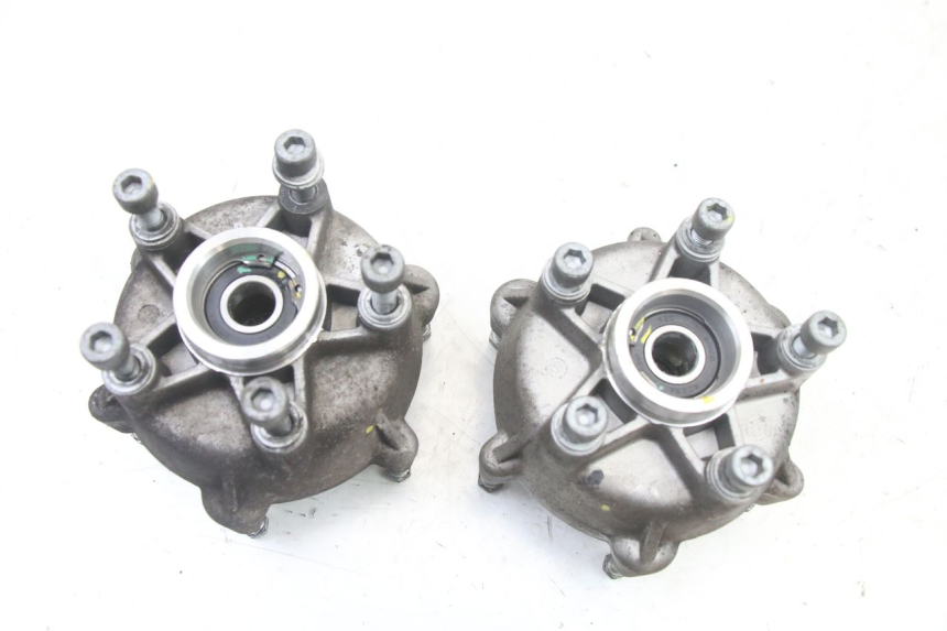 photo de RADNABE VORNE PIAGGIO MP3 500 (2014 - 2017) - Details der Befestigungspunkte