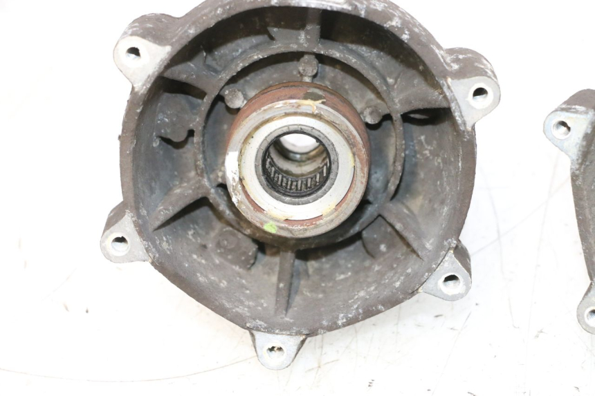 photo de VORDERRADNABE PIAGGIO MP3 RL 250 (2006 - 2010) - Details der Befestigungspunkte