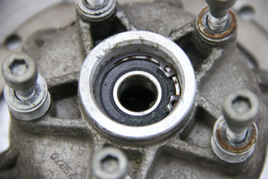 photo de VORDERRADNABE PIAGGIO VESPA GRANTURISMO 125 (2003 - 2007) - Detailansicht des Bauteils