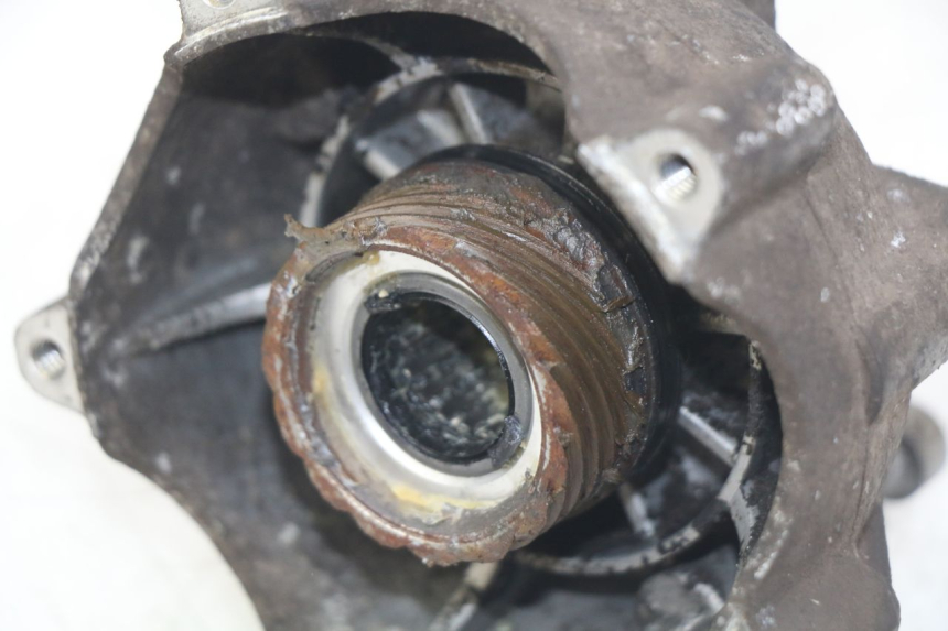 photo de VORDERRADNABE PIAGGIO VESPA LXV 125 (2006 - 2009) - Details der Befestigungspunkte