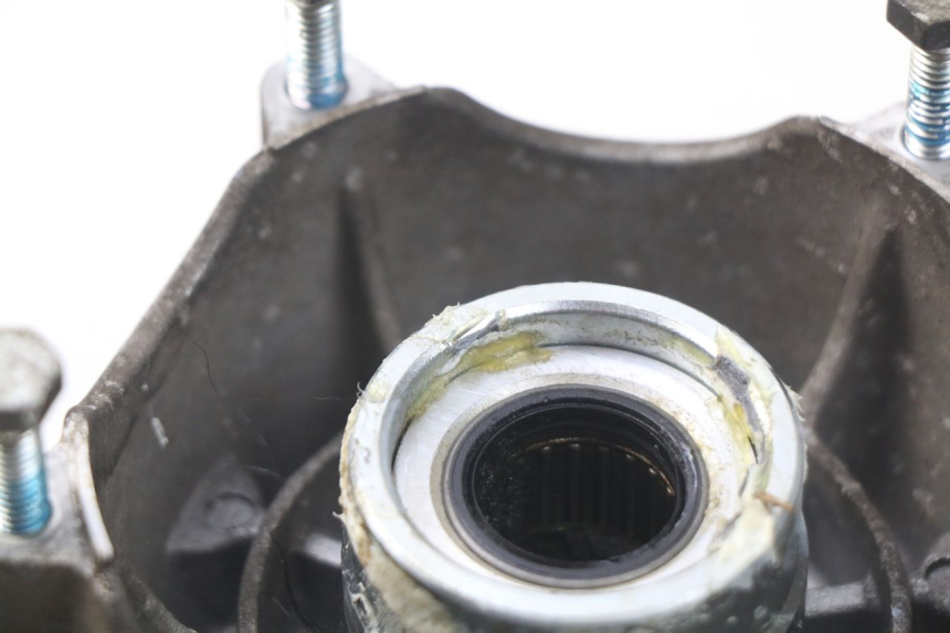 photo de VORDERRADNABE PIAGGIO VESPA SPRINT 2T 50 (2014 - 2018) - Zoom auf Gebrauchszustand