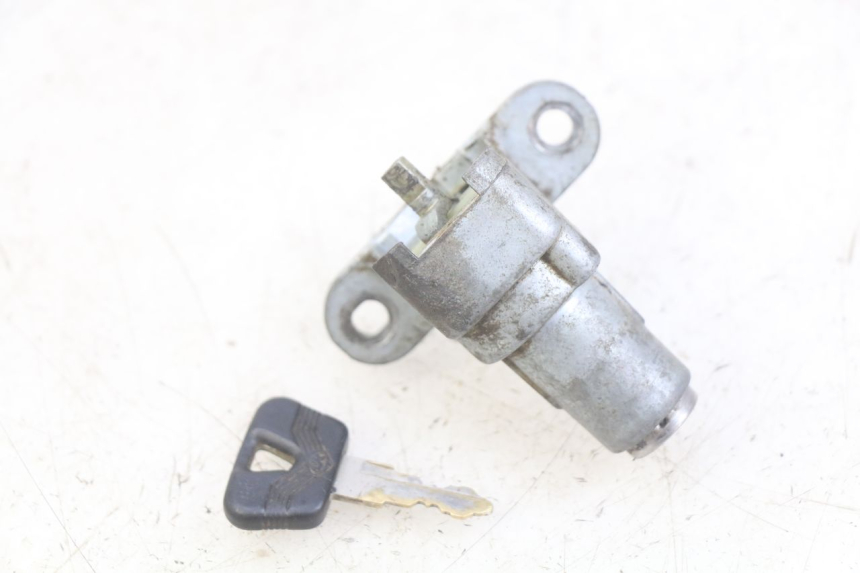 photo de ZüNDSCHLOSS MBK BOOSTER SPIRIT 50 (1999 - 2003) - Alternative Perspektive