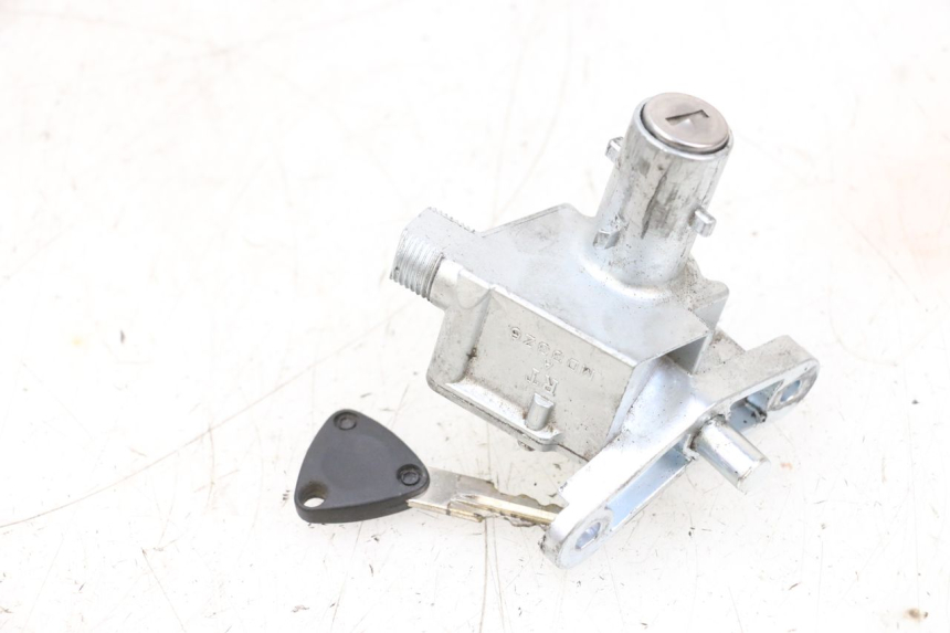 photo de ZüNDSCHLOSS MBK BOOSTER SPIRIT NAKED 50 (2004 - 2017) - Details der Befestigungspunkte