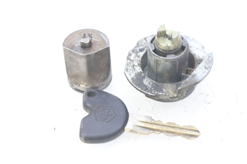 photo de ZüNDSCHLOSS PIAGGIO FLY 100 (2006 - 2010) - Alternative Perspektive