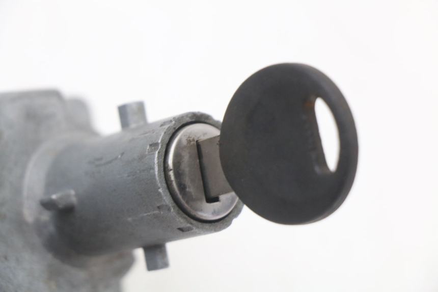 photo de Zündschloss MBK OVETTO ONE 2T 50 (2013 - 2017) - Details der Befestigungspunkte