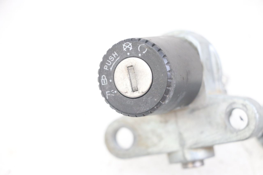 photo de ZüNDSCHLOSS DERBI SENDA SM X-TREME 50 (2006 - 2010) - Details der Befestigungspunkte