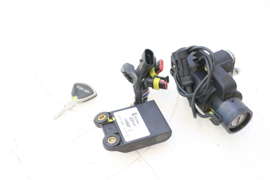 photo de ZÜNDSCHLOSS CAN-AM SPYDER RS 1000 (2008 - 2012) - Oberflächenzustand und Material