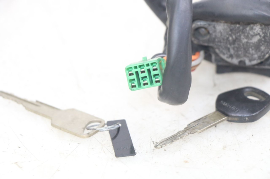 photo de ZüNDSCHLOSS SUZUKI SV N 650 (1999 - 2002) - Alternative Perspektive