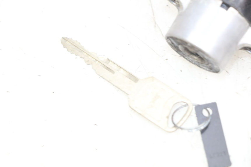 photo de ZüNDSCHLOSS SUZUKI SV N 650 (1999 - 2002) - Details der Befestigungspunkte