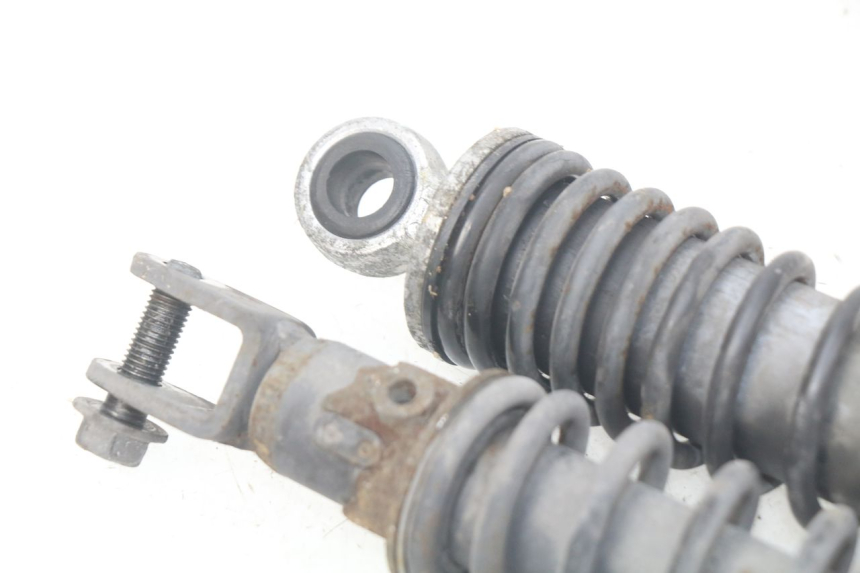 photo de HINTERE STOSSDÄMPFERPAAR SUZUKI BURGMAN 125 (2007 - 2014) - Details der Befestigungspunkte