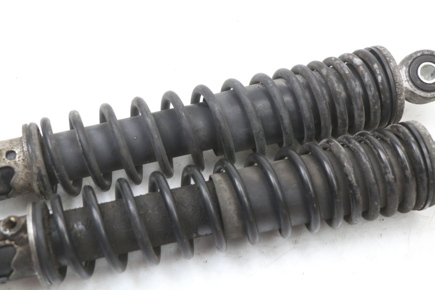 photo de HINTERE STOSSDÄMPFERPAAR SUZUKI BURGMAN 125 (2007 - 2014) - Details der Befestigungspunkte