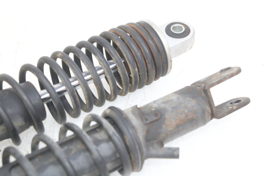 photo de HINTERE STOSSDÄMPFERPAAR KYMCO DOWNTOWN ABS 125 (2015 - 2017) - Details der Befestigungspunkte