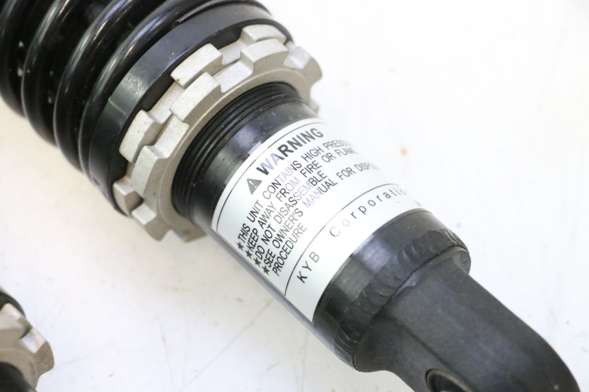 photo de PAAR FEDERBEIN PIAGGIO MP3 HPE 530 (2022 - 2026) - Alternative Perspektive