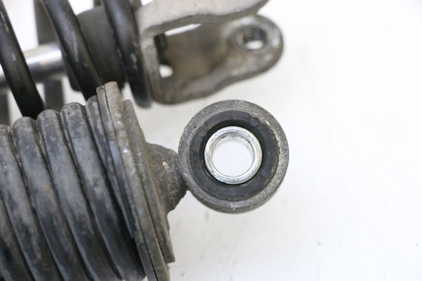 photo de PAAR FEDERBEIN HONDA PCX (JF57/JF64) 125 (2014 - 2018) - Details der Befestigungspunkte